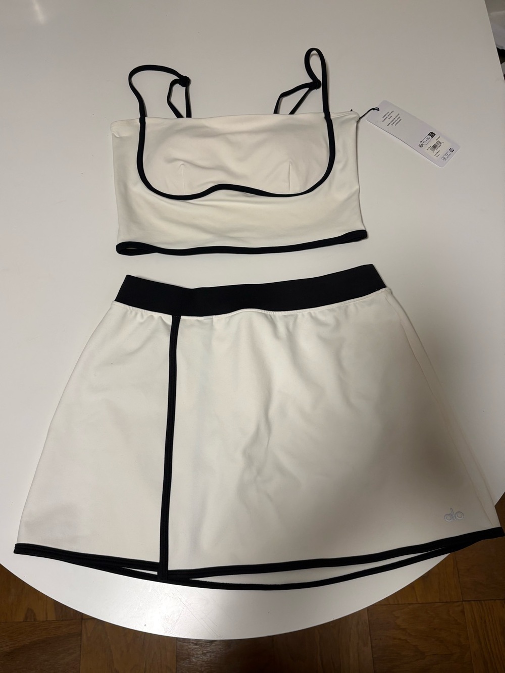 NWT Alo Workout Set with Black Piping - Large